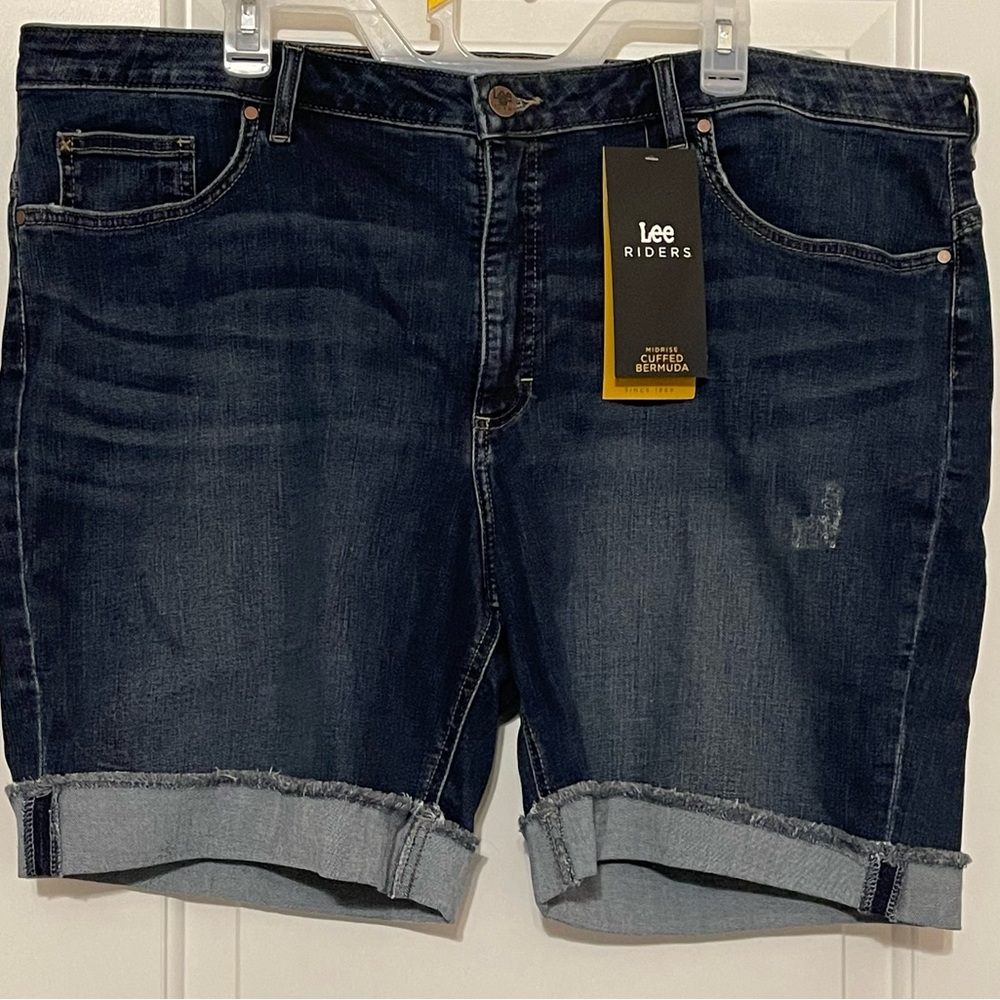 Lee Riders Midrise Cuffed Bermuda / 22w / Darkwash